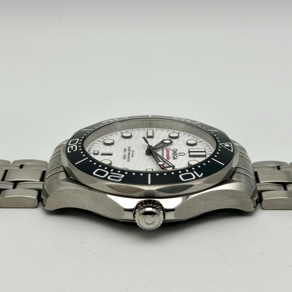Omega Seamaster White Professional 300M Diver Co-Axial Master Chronometer